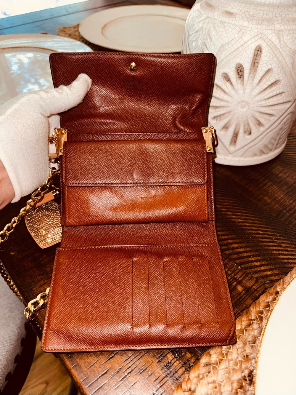 LOUIS VUITTON
Monogram Porte Tresor Etui
Papiers
Wallet 2001 france converted - Picture 14 of 17